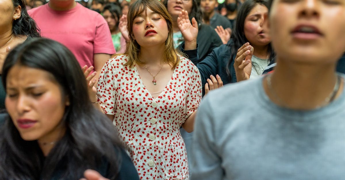 How Do I Spot Red Flags in Spiritual Communities Before I Get Hurt?