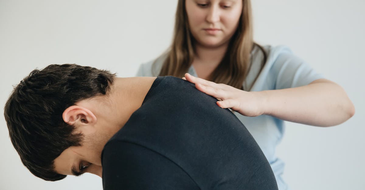 Reiki for Chronic Pain Management: Clinical Evidence and When to Use It Alongside Medication